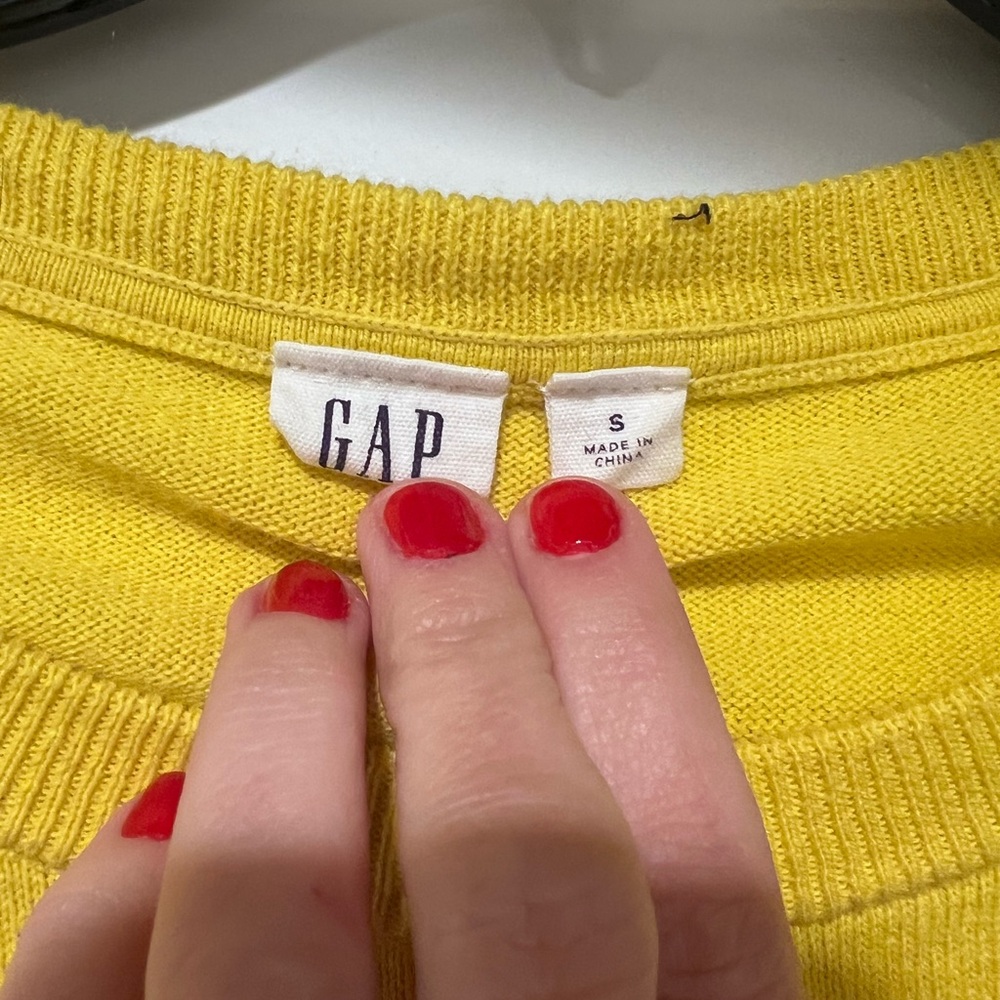 GAP Bright Sunny Yellow Knit Sweater - Picture 2 of 2